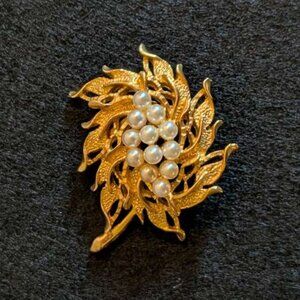 Vintage Gold Faux Pearl Brooch, leaf, vines, nest, Goldtone